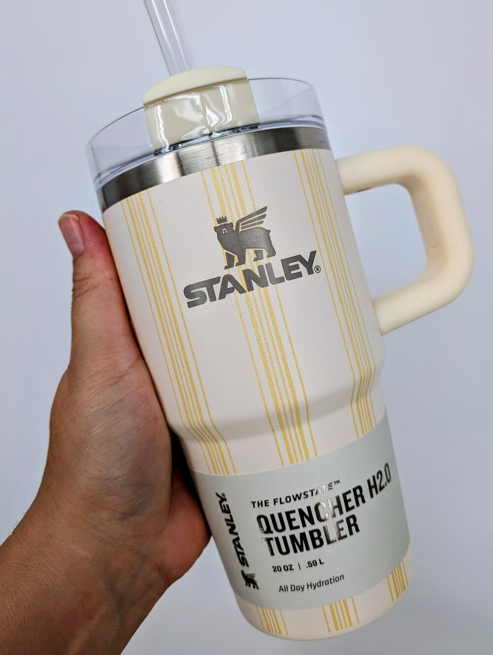 new Stanley Cup Water Bottle Quencher Flowstate Tumbler 20 Oz Cream Picnic Strip